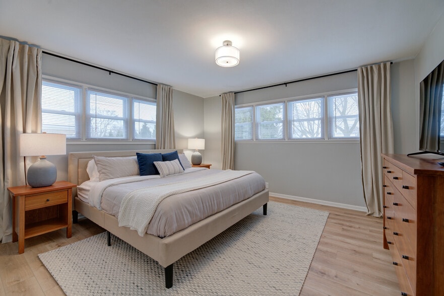 Building Photo - 834 Oregon St