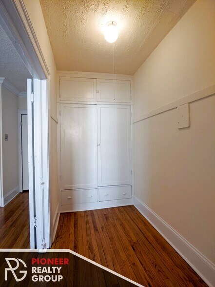 Building Photo - 3735 N Spaulding Ave