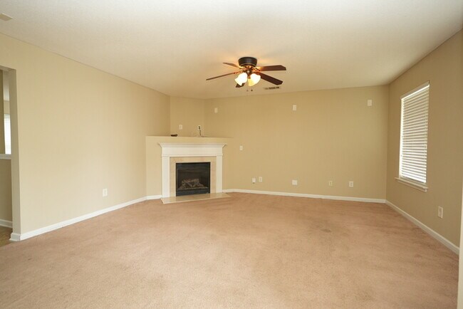 Primary Photo - Spacious 4 bedroom home plus loft