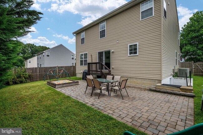 Building Photo - 132B Pineview Ave