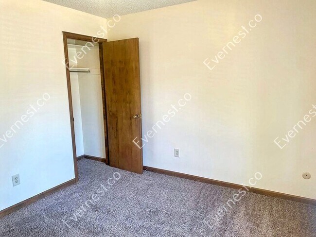 Building Photo - 2608 Leisure Dr