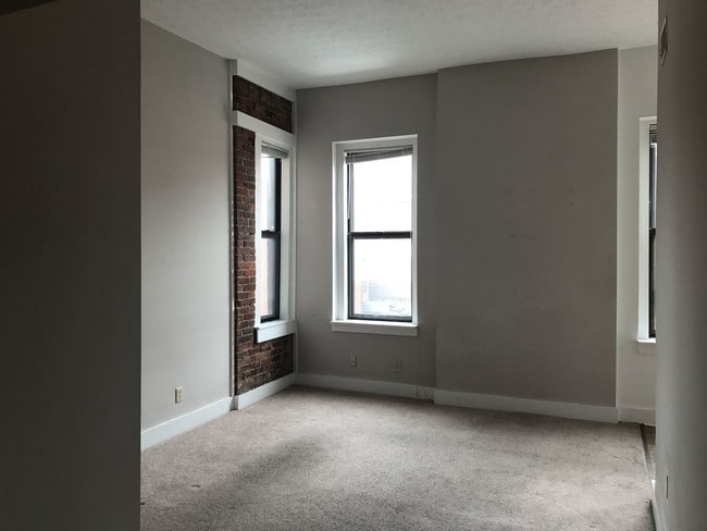 Building Photo - 1009 S 3rd St