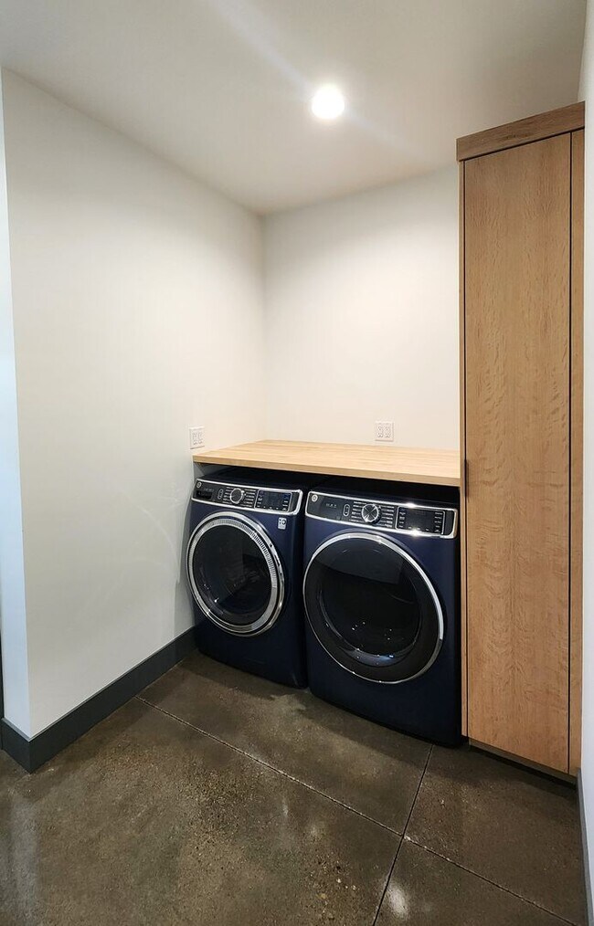 Building Photo - Newly Constructed Four Bedroom House With a Dog Considered