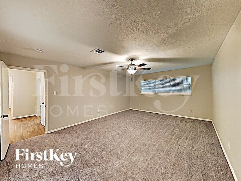 Building Photo - 2511 Riverlawn Dr