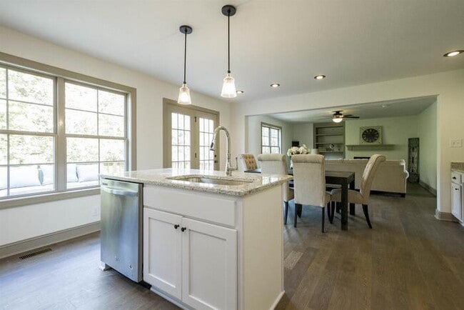 Building Photo - 709 Courtland Ave