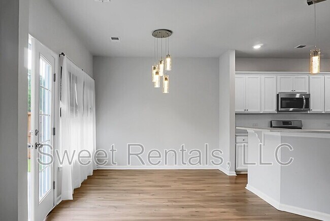 Building Photo - 210 Daniels Creek Cir