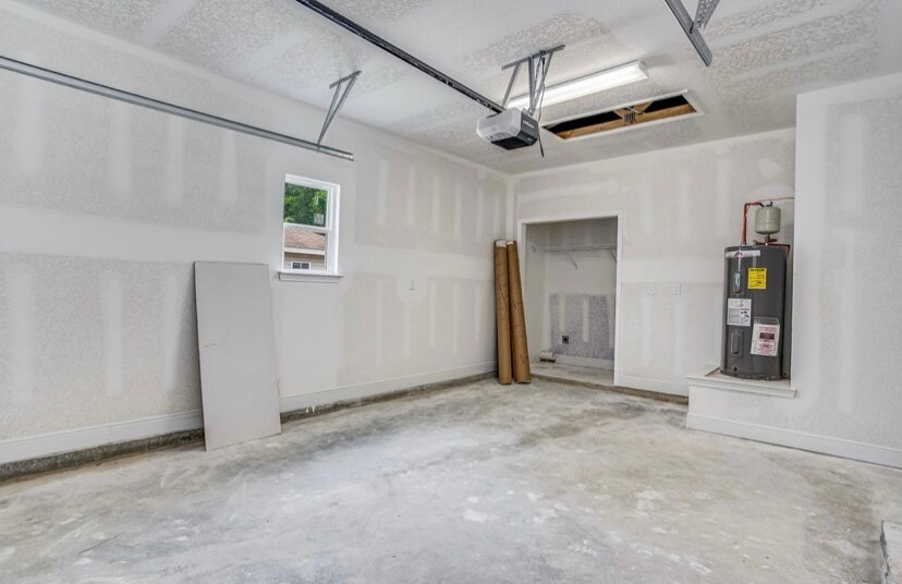 Building Photo - 5940 Savannah Dr