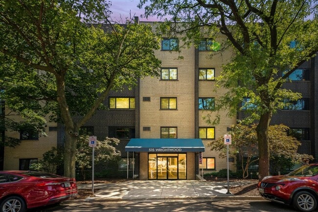 Building Photo - 515 W Wrightwood Ave
