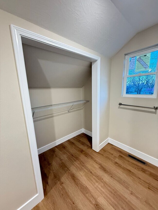 Building Photo - 4 Bed 2 Bath Aurora, MO