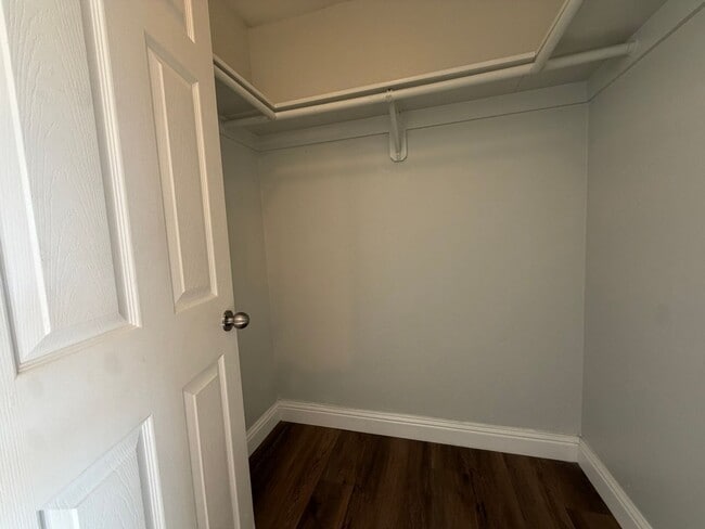 Building Photo - 8267 Moorhaven Way