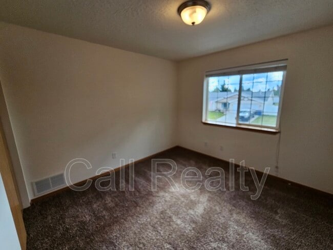 Building Photo - 828 Kelsea St