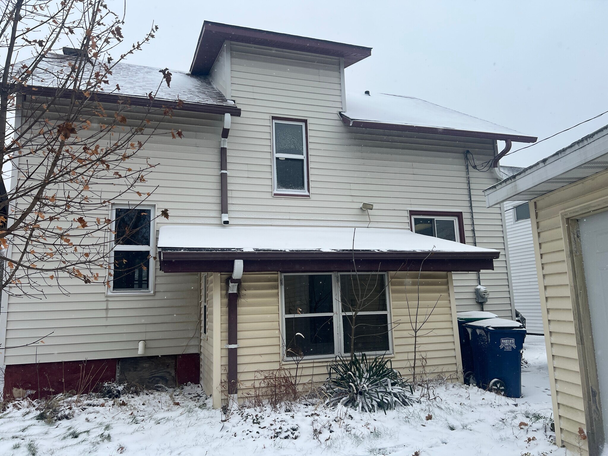 Building Photo - 911 Townline Rd