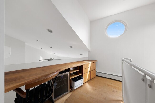 Building Photo - 42 Tiffany Pl