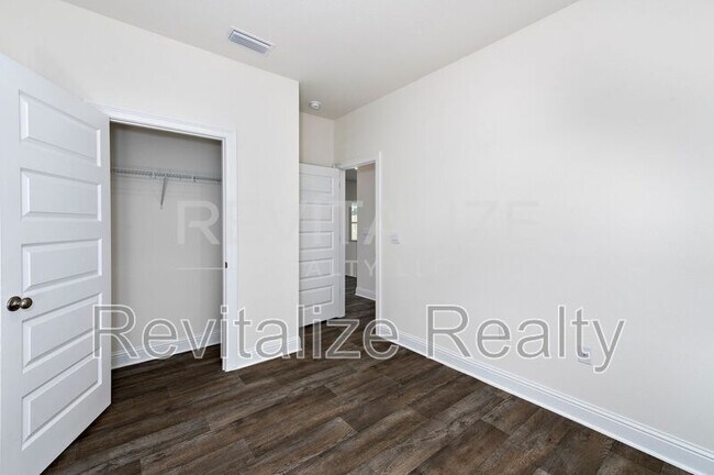 Building Photo - 13330 Shea Cir