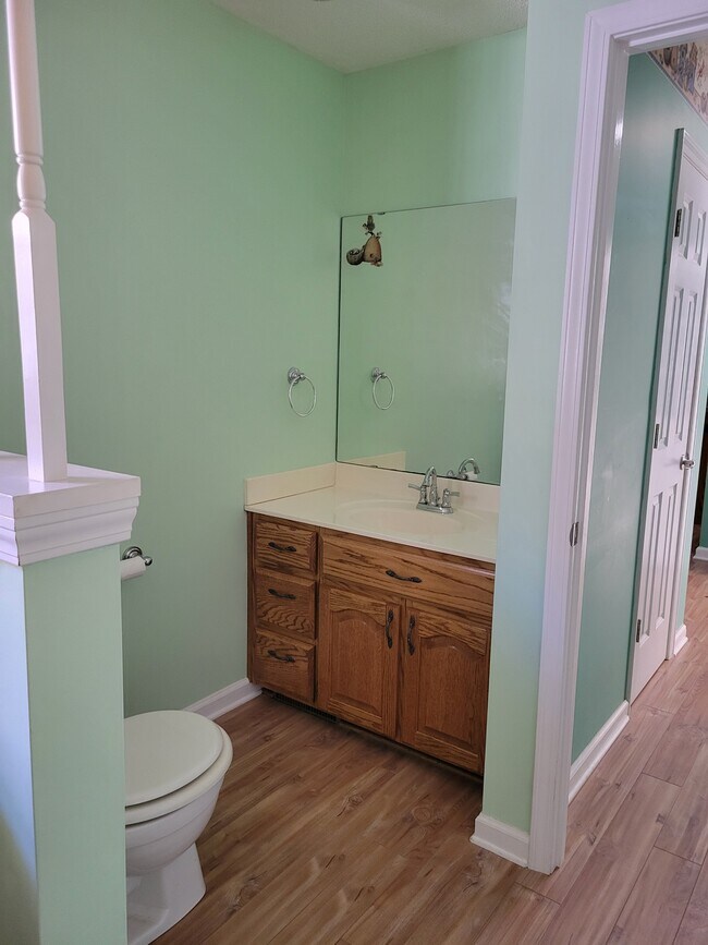 Building Photo - 71 Crest Cir