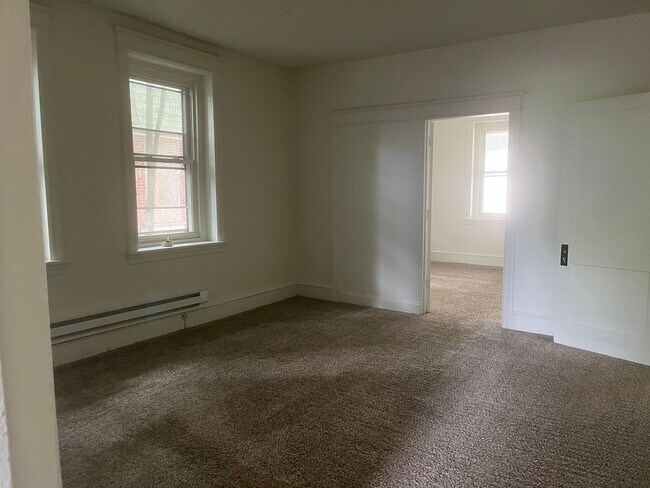 Building Photo - Newly Renovated 3 Bedroom House