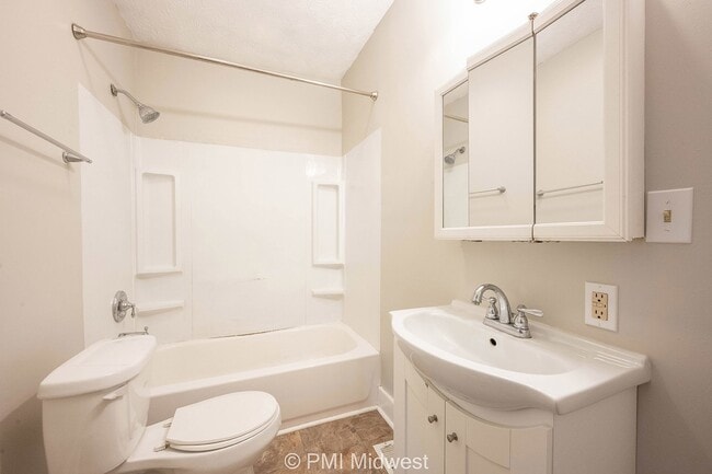 Building Photo - 1621 E 49th St
