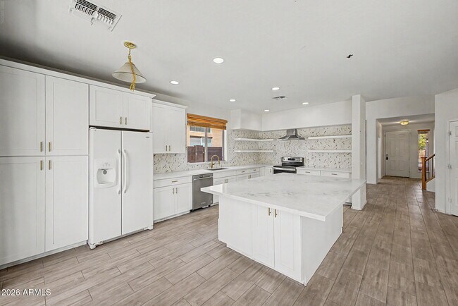 Building Photo - 3119 W Pleasant Ln