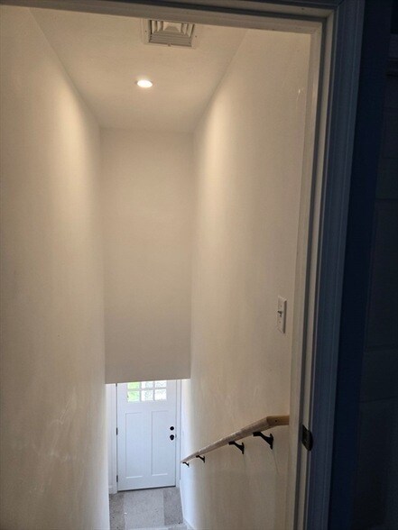 Building Photo - 37 Rose Glen St