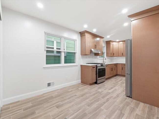 Building Photo - 119 Bergen St