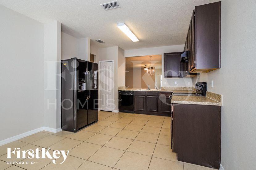 Building Photo - 2295 Sequoia Way