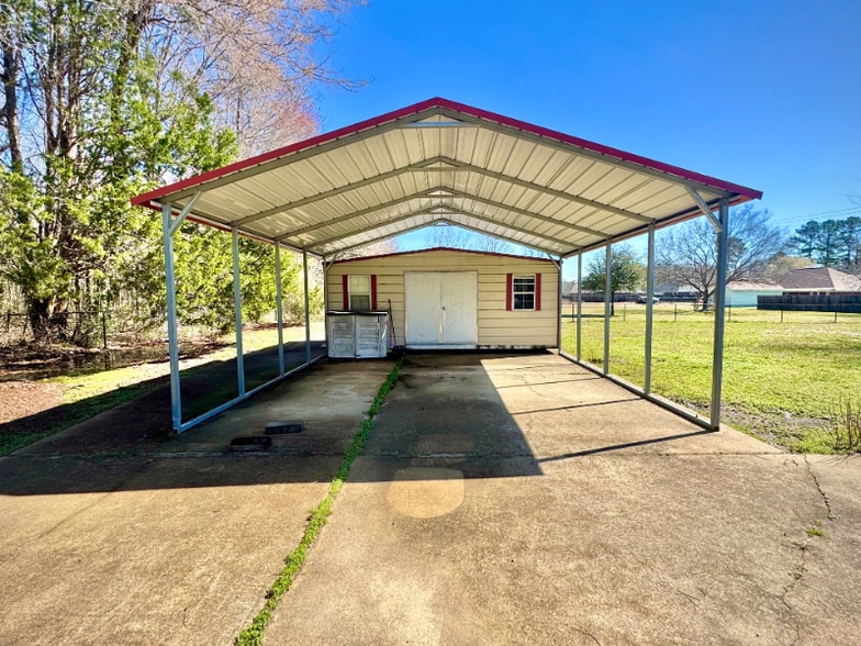 Building Photo - 54 Lawrence Rd