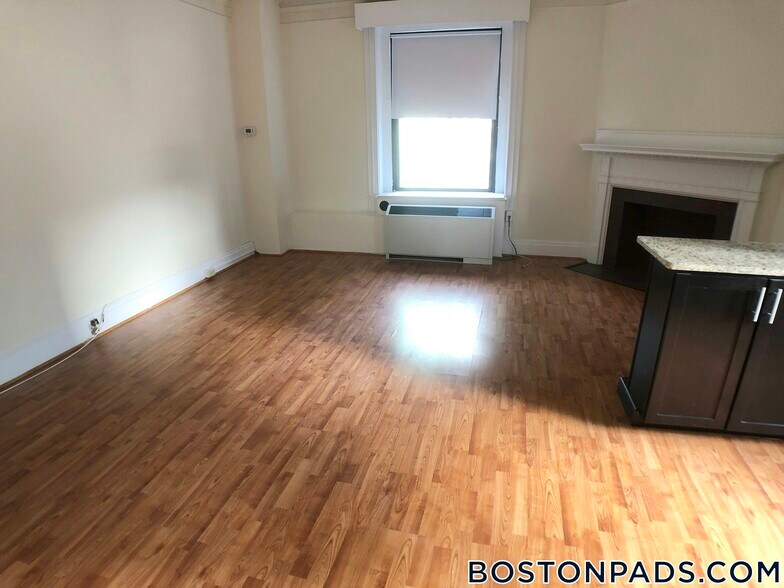 Building Photo - 62 Boylston St