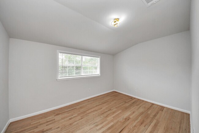 Building Photo - 734 Dell Dale St
