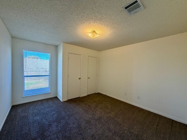 Building Photo - Duplex