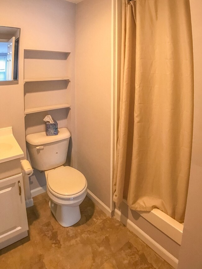 Building Photo - Beautiful end-unit townhome. Walkout basem...