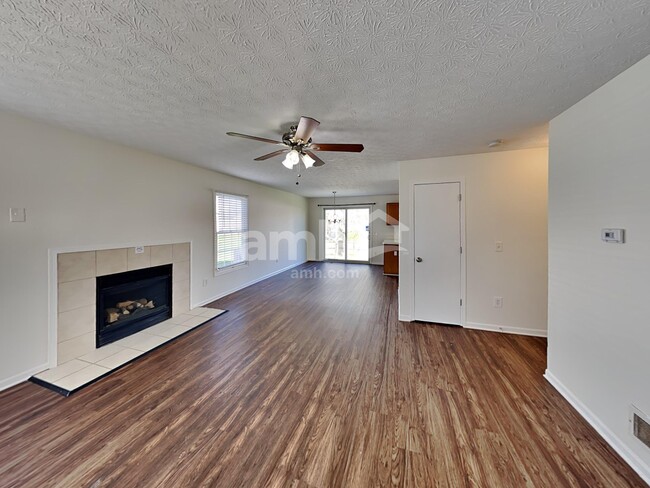 Building Photo - 1264 Village Dr