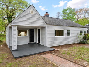 Building Photo - 948 Halsey Ln