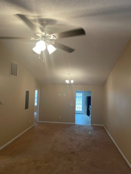 Building Photo - 136 Harvest Ct