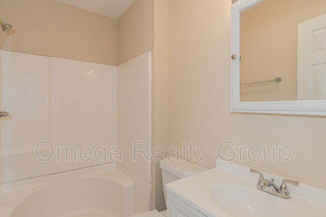 Building Photo - 1600 14th Ave E