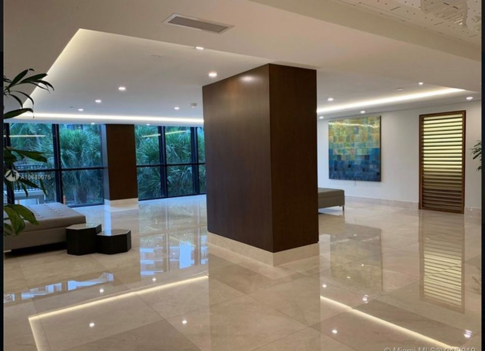 Building Photo - 540 Brickell Key Dr