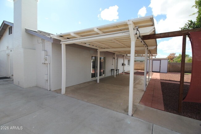 Building Photo - 1924 E Fremont Dr