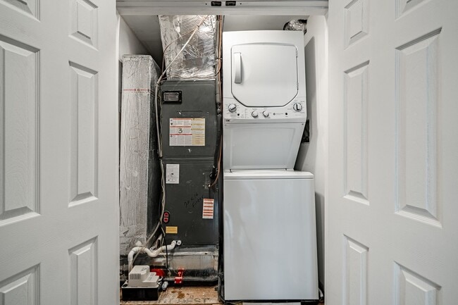 Building Photo - 235 E Market St