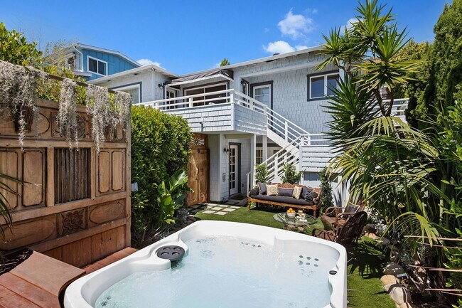Building Photo - This beautiful Summerland home with ocean views is ready for YOU!