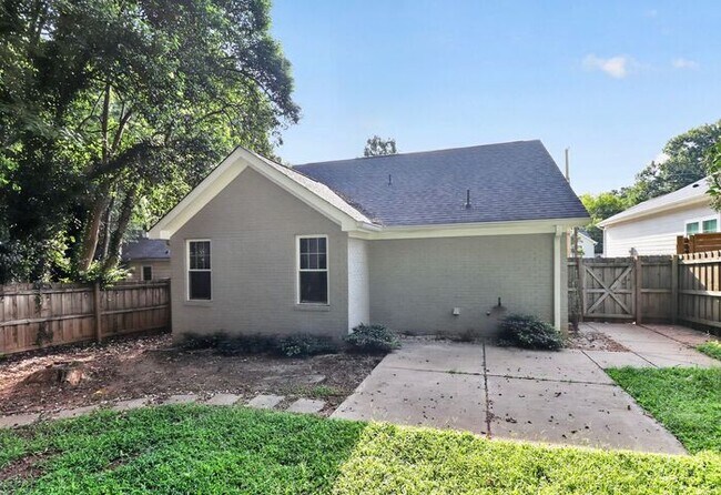 Building Photo - Charming 3BD/2BA Bungalow in Druid Hills!
