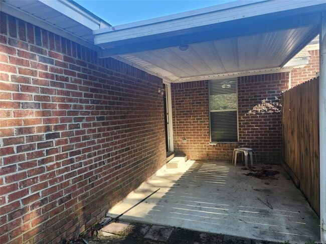 Building Photo - 406 James Ct