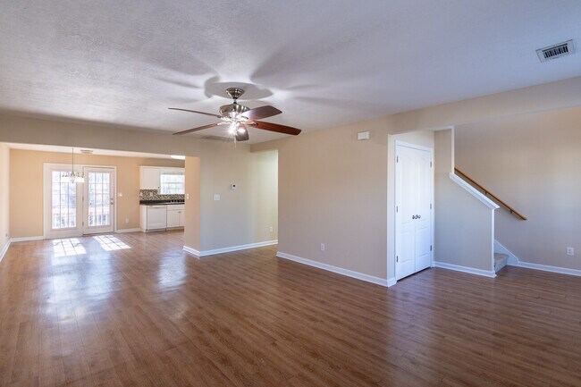 Building Photo - 700 Keyes Dr