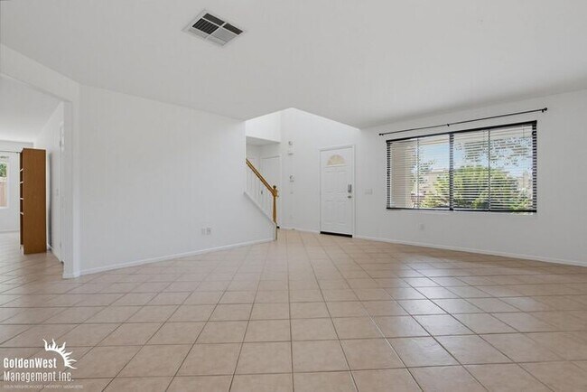 Building Photo - Bright & Spacious 4Bdm and 3Ba Home in Escondido!