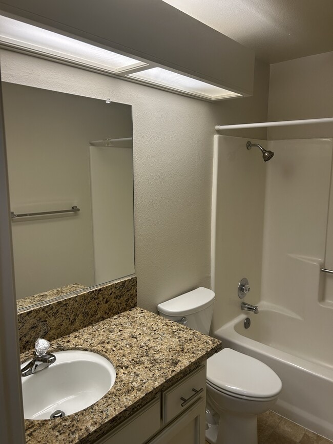 Building Photo - 2252 Southport Ln