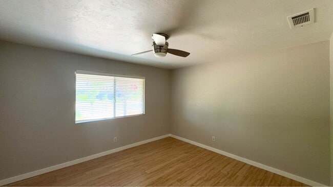 Building Photo - 3339 W Cambridge Ave