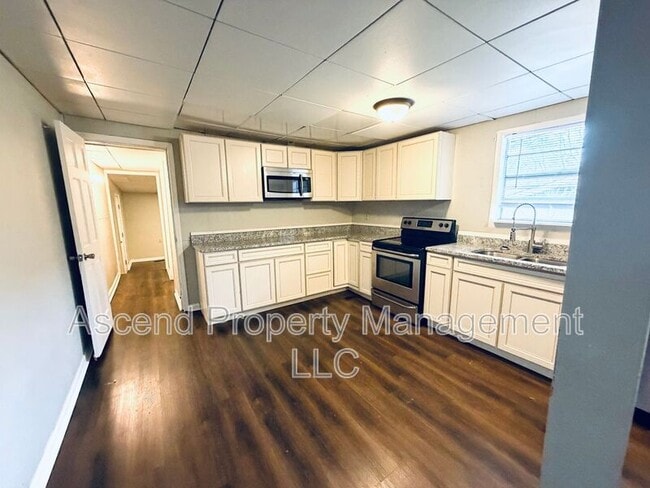 Building Photo - 2111 Chamberlain Ave.