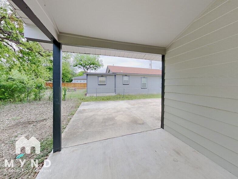 Building Photo - 235 E Lambert St