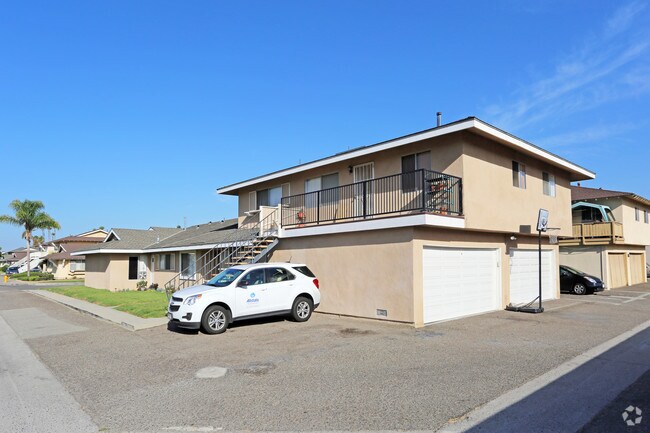 Building Photo - 16582 Delton Cir