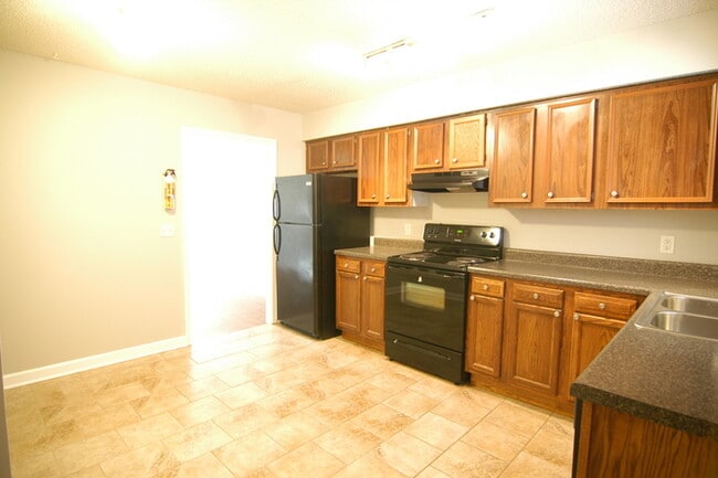 Building Photo - Inglewood Duplex Available Now!