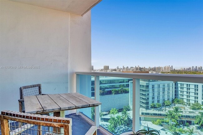 Building Photo - 102 NE 24th St