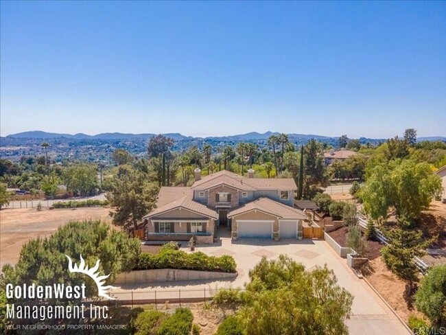 Building Photo - Luxurious 4Bdm 3Ba Escondido Estate with R...